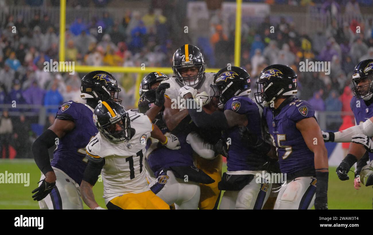 Baltimora, MD, USA. 6 gennaio 2024. Najee Harris n. 22 durante la partita tra Pittsburgh Steelers e Baltimore Ravens a Baltimora, MD. Jason Pohuski/CSM/Alamy Live News Foto Stock