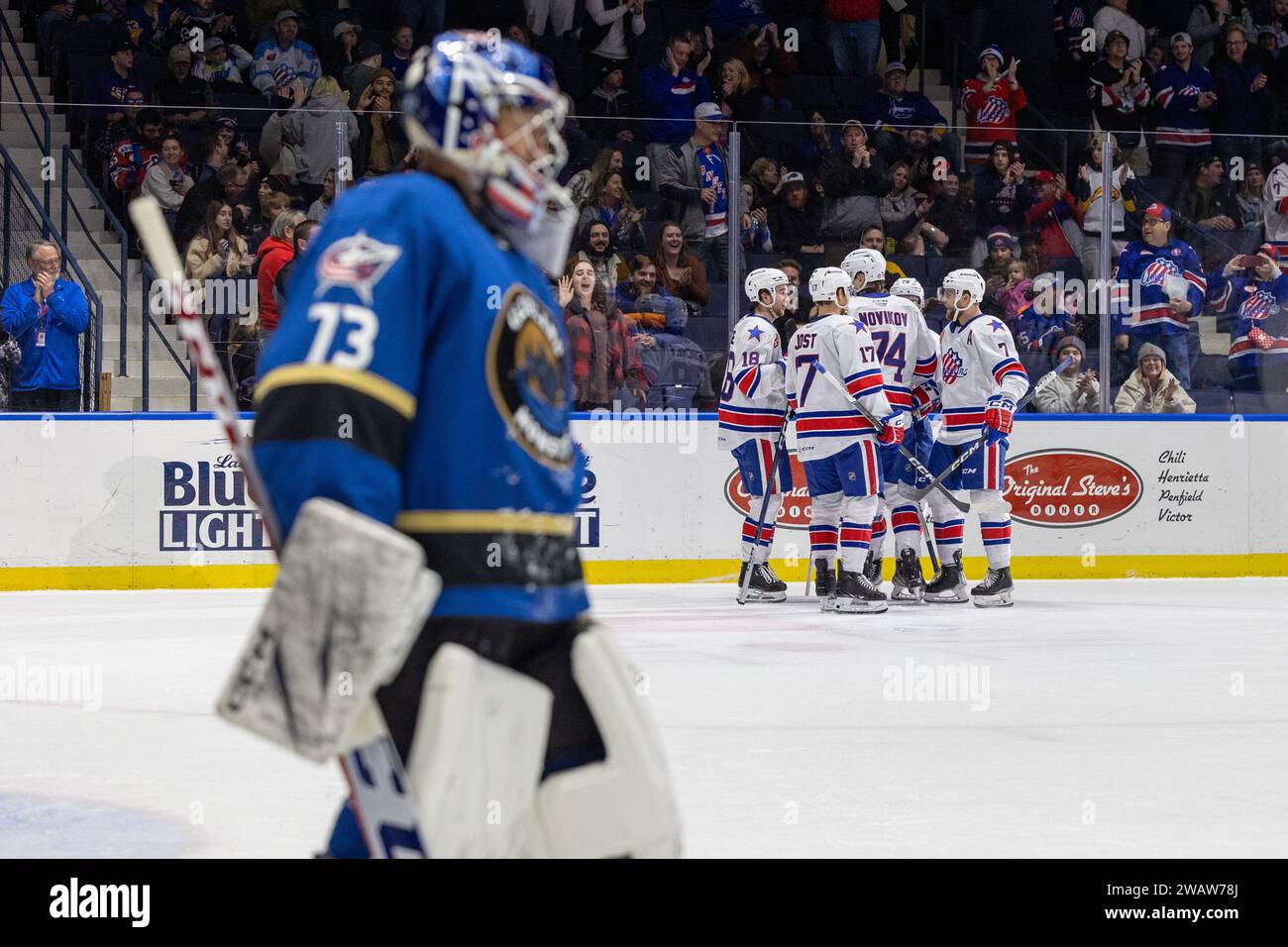 5 gennaio 2024: I giocatori dei Rochester Americans celebrano un gol nel secondo periodo contro i Cleveland Monsters. I Rochester Americans ospitarono i Cleveland Monsters in una partita della American Hockey League alla Blue Cross Arena di Rochester, New York. (Jonathan Tenca/CSM) Foto Stock