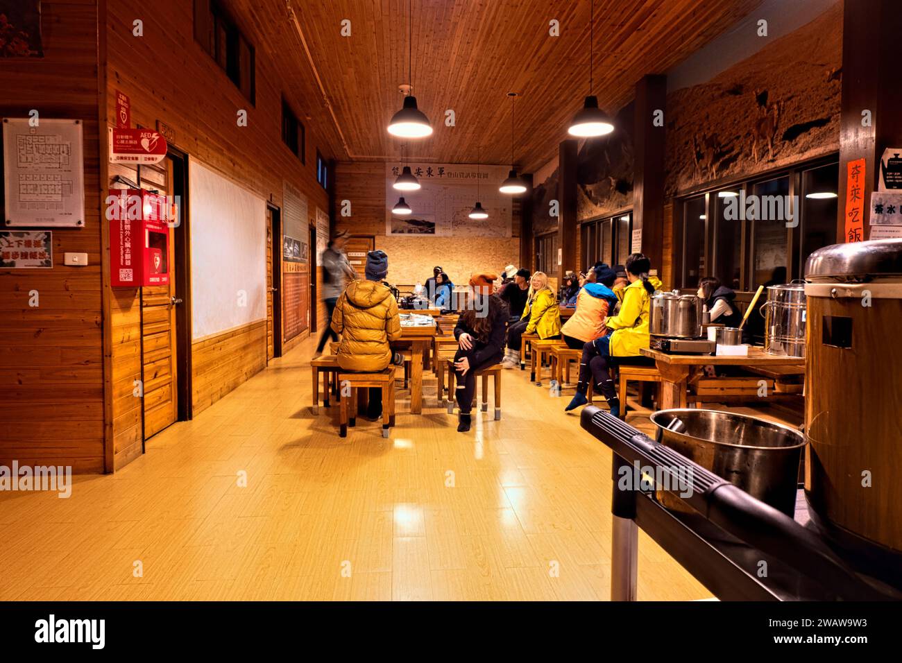 Interno del Tianchi Lodge sul Nenggao Historical Trail, Nantou, Taiwan Foto Stock