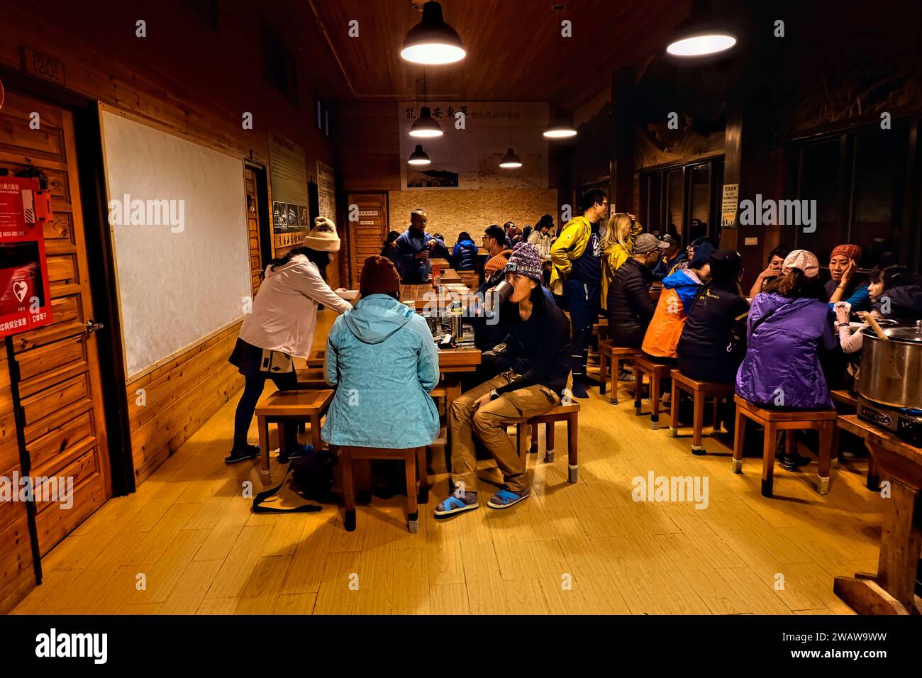 Interno del Tianchi Lodge sul Nenggao Historical Trail, Nantou, Taiwan Foto Stock
