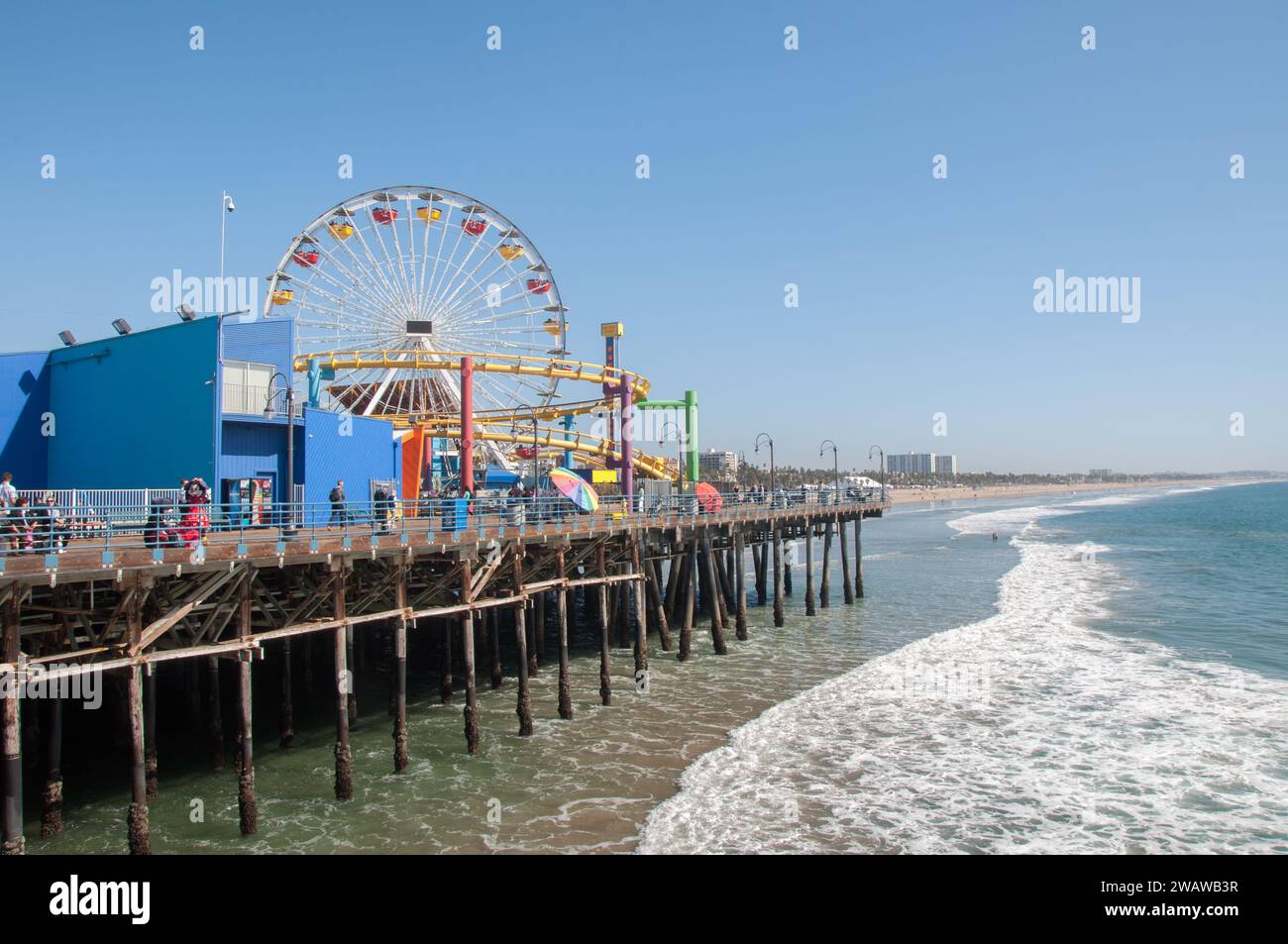 Santa Monica, California, USA - 23 febbraio 2013. Parco divertimenti di Santa Monica e Ocean Waves Foto Stock