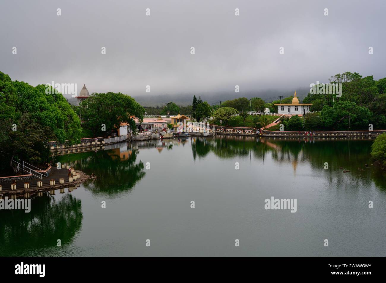 Lago Sacro di Ganga Talao, tempio indù e sito di pellegrinaggio a Grand Bassin, Mauritius Foto Stock