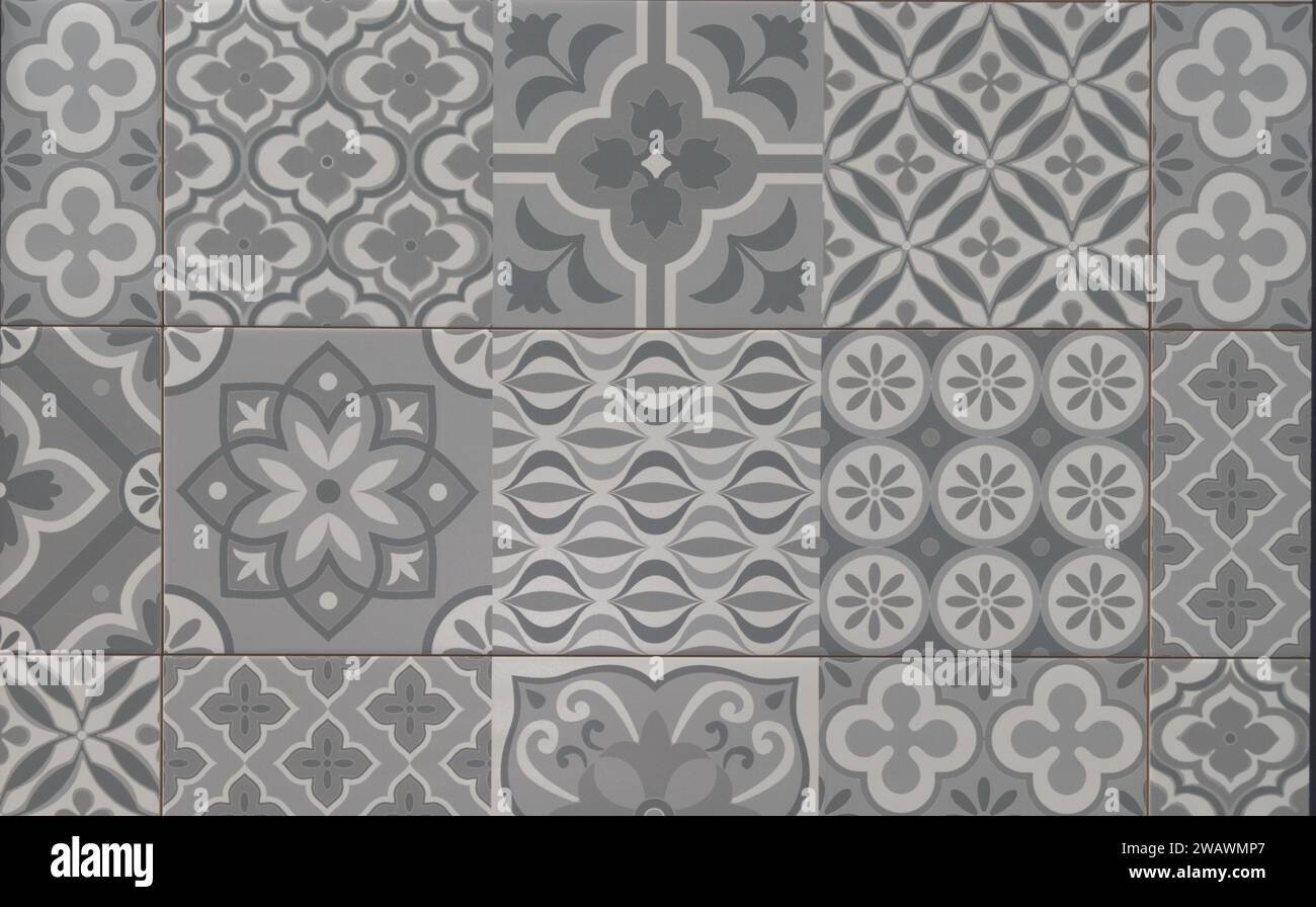 Piastrelle in mosaico artistico vintage con piastrelle in cemento, sfondo a parete grigio ceramico Foto Stock