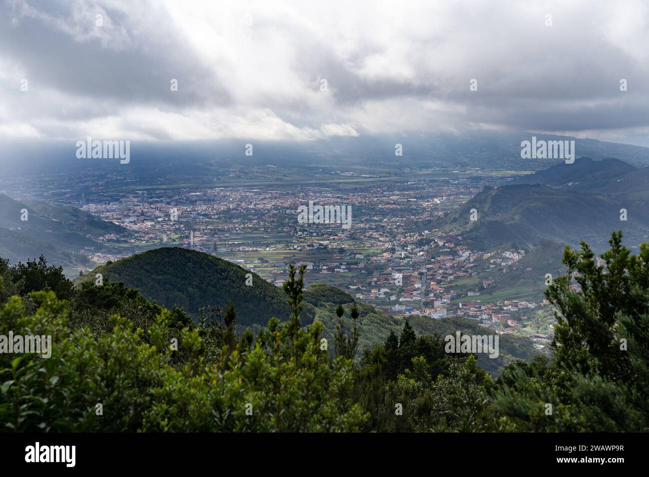 Vista dal Mirador Cruz del Carmen sulle montagne di Anaga e Lagunera Vega Foto Stock