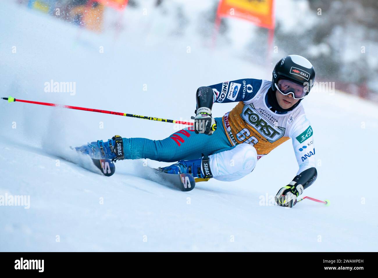 Alta Badia, Italia 17 dicembre 2023. WAKATSUKI Hayata (JPN) gareggia nella Coppa del mondo di sci alpino Audi Fis 2023-24 Giant Slalom maschile sul Gran Ri Foto Stock
