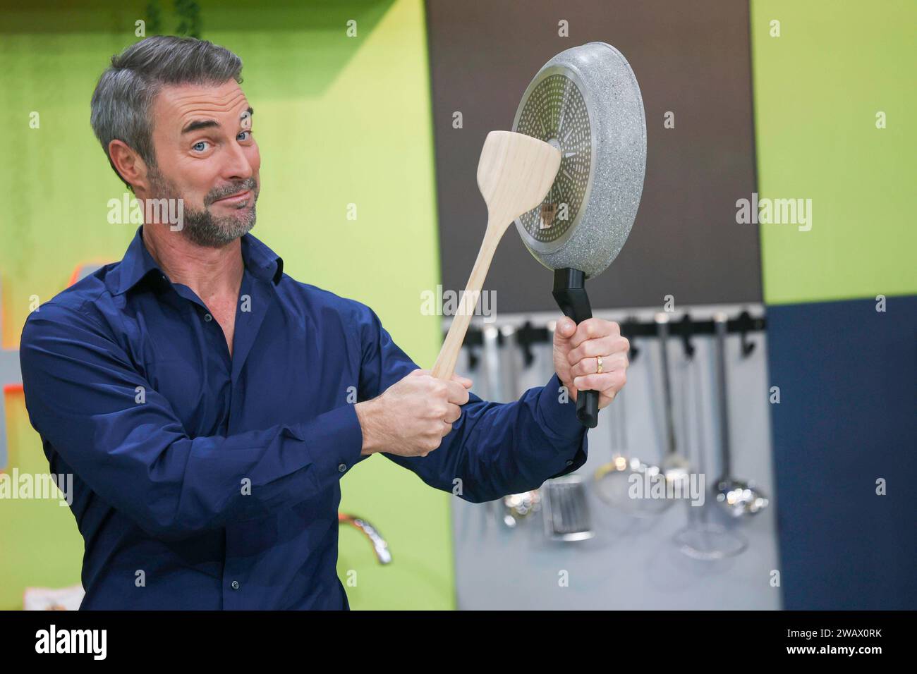 RAI sede di Napoli, 18/12/2023 programma televisivo di cucina COOK 40 - condotta da Flavio Montrucchio. Napoli studi rai napoli italia Copyright: XFABIOxSASSOxFABIOxSASSOx IMG 2321 Foto Stock