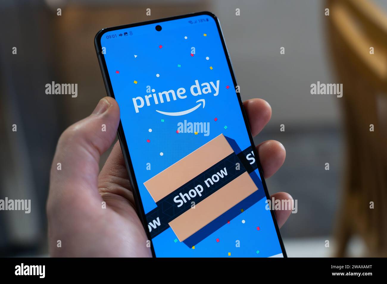 Prime Day è l'evento annuale di Amazon del 11-12 luglio (2023) per i membri prime, con due giorni di offerte - sullo schermo di uno smartphone, Regno Unito Foto Stock