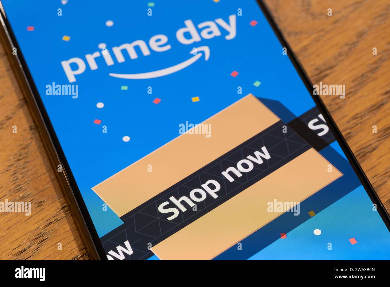 Prime Day è l'evento annuale di Amazon che si terrà il 11-12 luglio (2023) in esclusiva per i membri prime, con due giorni di offerte - sullo schermo di uno smartphone, Regno Unito Foto Stock