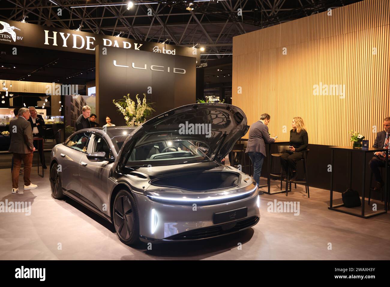 La Lucid Air Grand Touring (un'auto elettrica) di Lucid Motors come mostrato al Masters Expo di Amsterdam RAI, nei Paesi Bassi; con cofano aperto Foto Stock