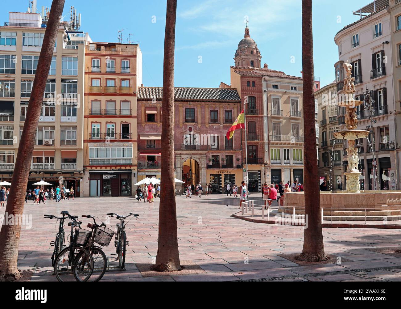 Plaza de la Constitutión e la Fontana di Genova, una piazza pubblica nel centro storico di Málaga, Costa del Sol, Andalucía, Spagna Foto Stock