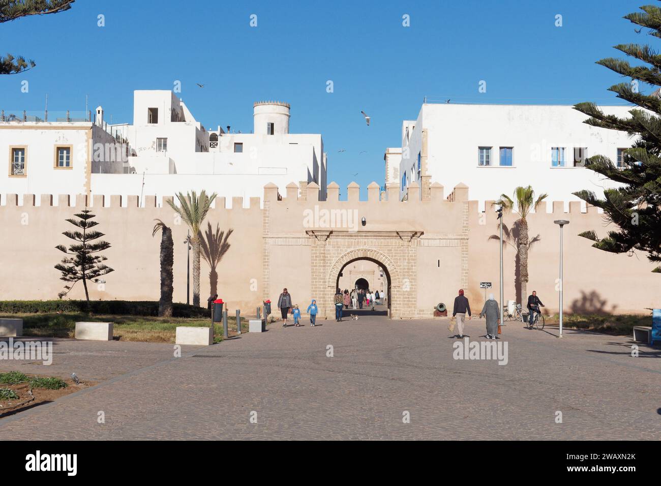 Bab (porta) Sbaa, una delle porte d'ingresso principali della storica Medina nella città di Essaouira, in Marocco. 7 gennaio 2024 Foto Stock