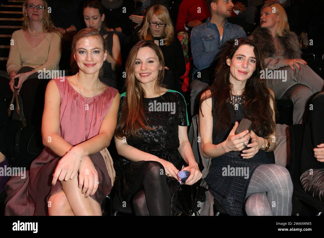 Julie Engelbrecht, Mina Tander und Julia Malik ESCADA SPORT ESCADA SPORT Show durante la Mercedes-Benz Fashion Week di Berlino - 18.01.2012 Copyright: XJamesxColdreyx Foto Stock