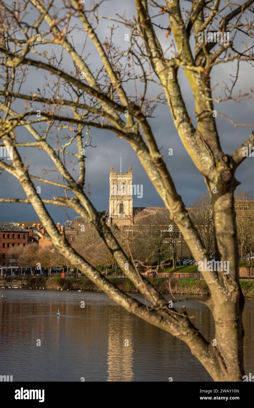 Veduta della Chiesa di tutti i Santi dal fiume Severn, Worcester, Worcestershire Foto Stock