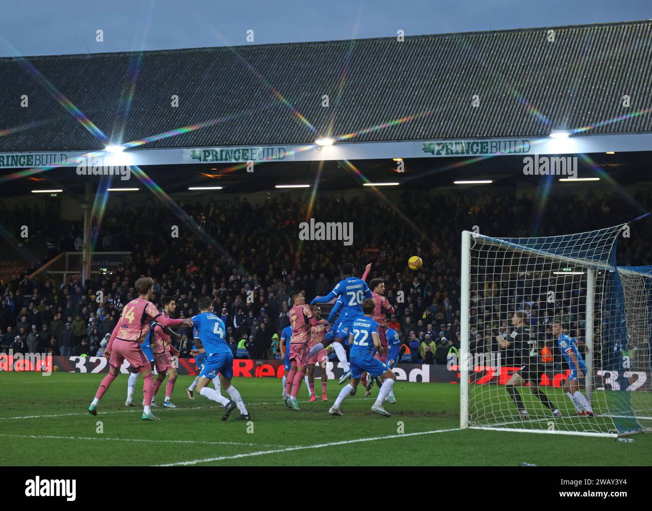 Peterborough, Regno Unito. 7 gennaio 2024. Ethan Ampadu (LU) segna il terzo gol del Leeds (0-3) al terzo turno della Peterborough United vs Leeds United Emirates fa Cup, al Weston Homes Stadium, Peterborough, Cambridgeshire, il 7 gennaio 2024. Credito: Paul Marriott/Alamy Live News Foto Stock