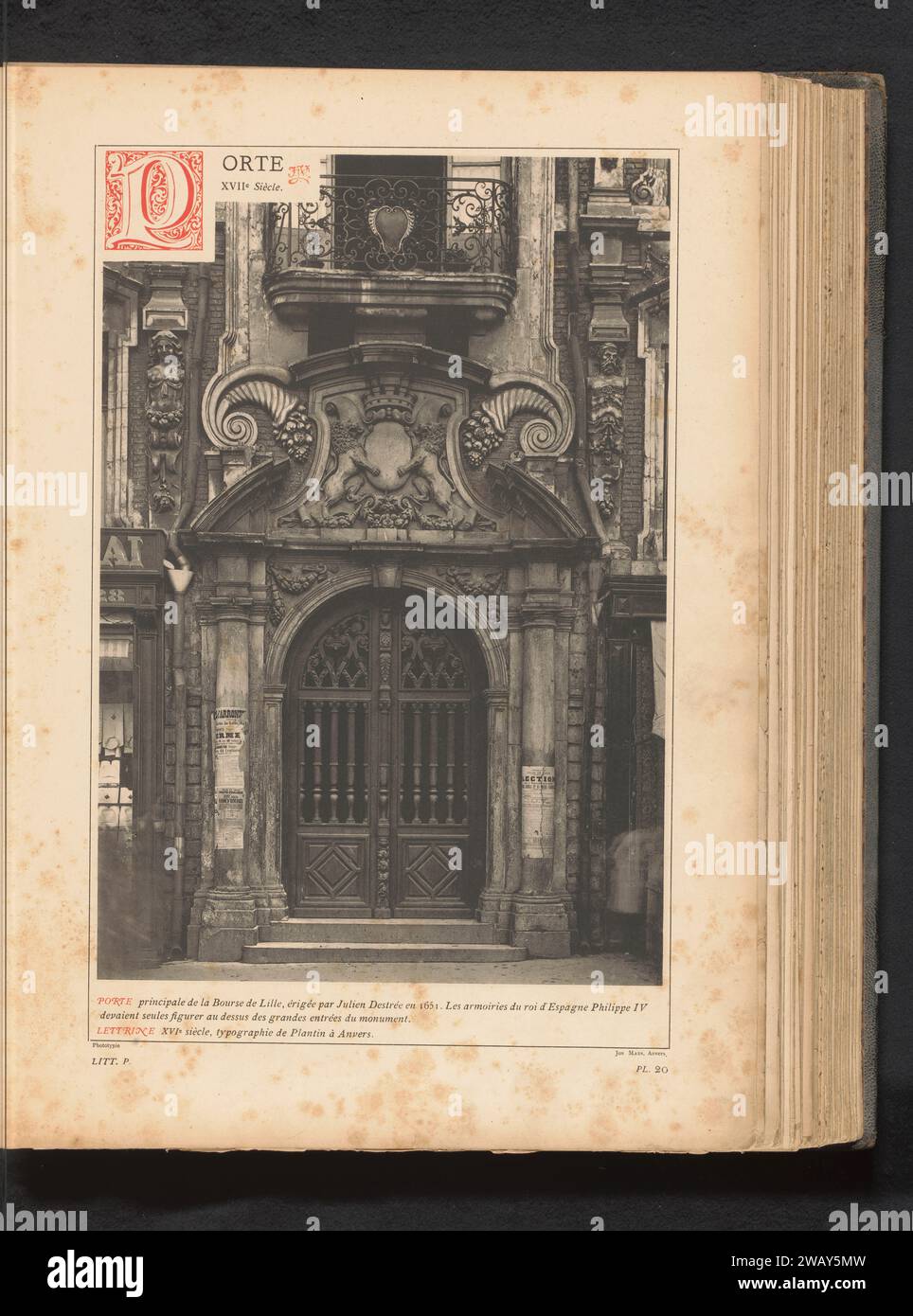 Porta della vecchia mostra a Lille, Anonimo, dopo Christoffel Plantijn, c. 1876 - in o prima del 1881 stampa fotomeccanica pagina di LilleaT DISEGNO DI: Antwerp carta collotipo / fotolitografia porta Foto Stock