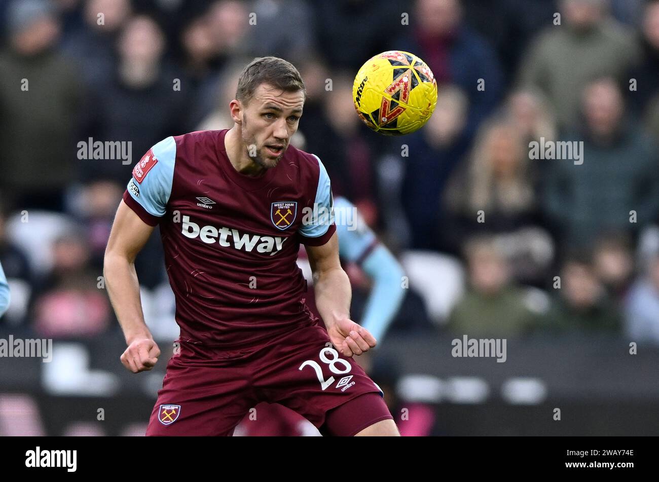 Londra, Regno Unito. 7 gennaio 2024. Tomas Soucek (West Ham) partecipa al terzo round della West Ham V Bristol City Emirates fa Cup allo Stadio di Londra. Questa immagine è SOLO per USO EDITORIALE. Licenza richiesta dal Football DataCo per qualsiasi altro uso. Crediti: MARTIN DALTON/Alamy Live News Foto Stock