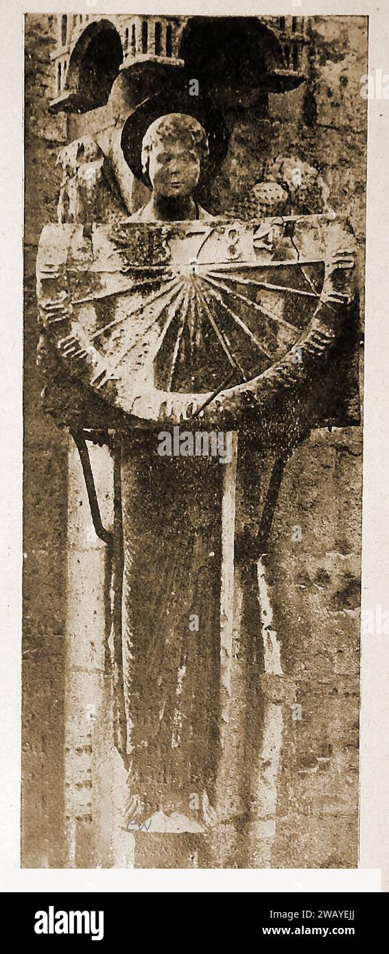 Cattedrale di Chartes, Francia nel 1947 - una meridiana d'angelo. - Cathédrale de Chartres, Francia en 1947 - un cadran solaire angélique. - Foto Stock