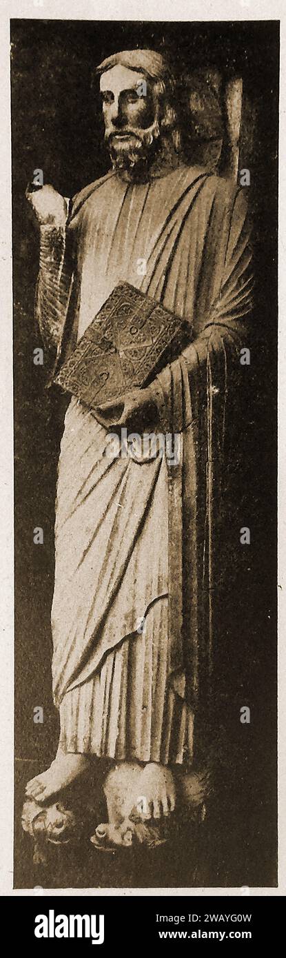 Cattedrale di Chartres, Francia nel 1947 - Una scultura di Gesù Emanuele. (O Christ Immanuel) -Cathédrale de Chartres, Francia en 1947 - Une sculpture de Jésus Emmanuel. (Ou le Christ Emmanuel) - Foto Stock