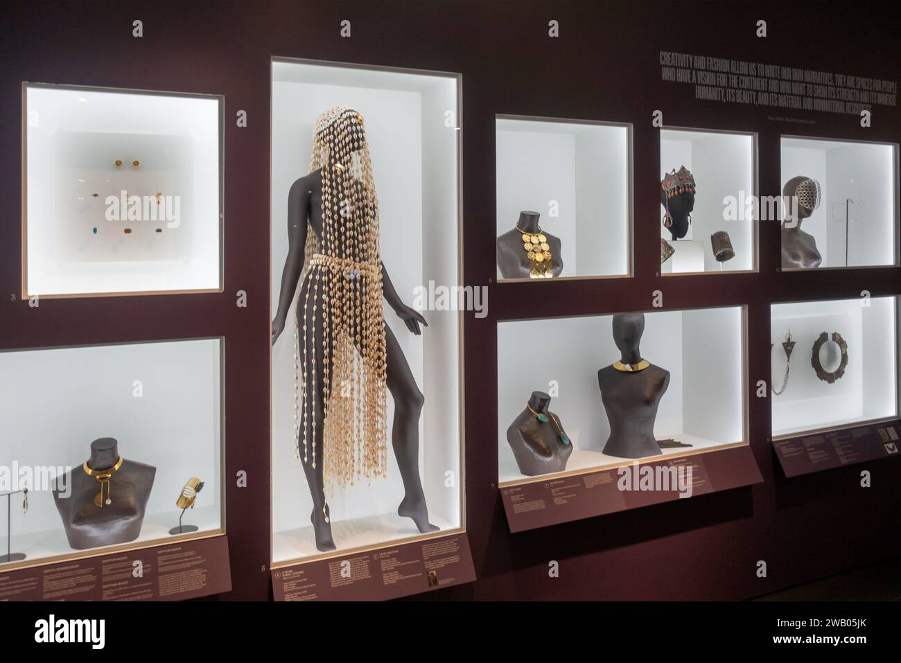 Mostra Africa Fashion al Brooklyn Museum di Brooklyn New York Foto Stock