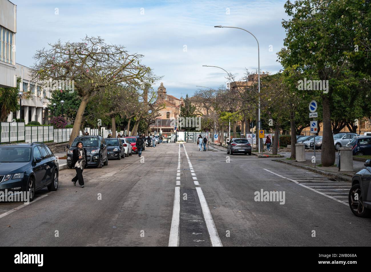 Palermo, Sicilia, Italia, 14 dicembre 2023 - corsia centrale del campus universitario di Palermo Foto Stock