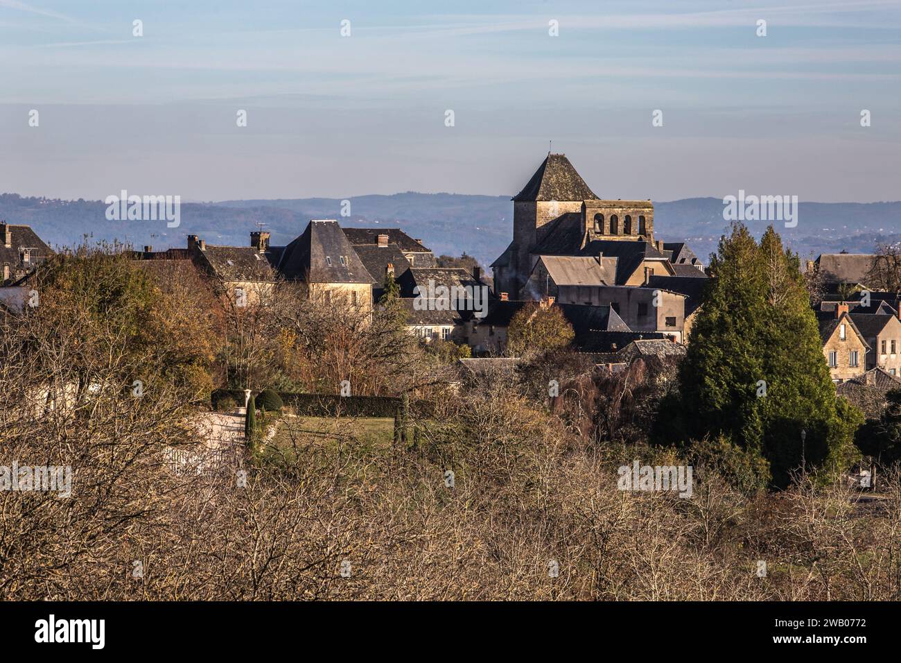 Vue général du Village depuis le lavoir et la source du Cluzel Foto Stock