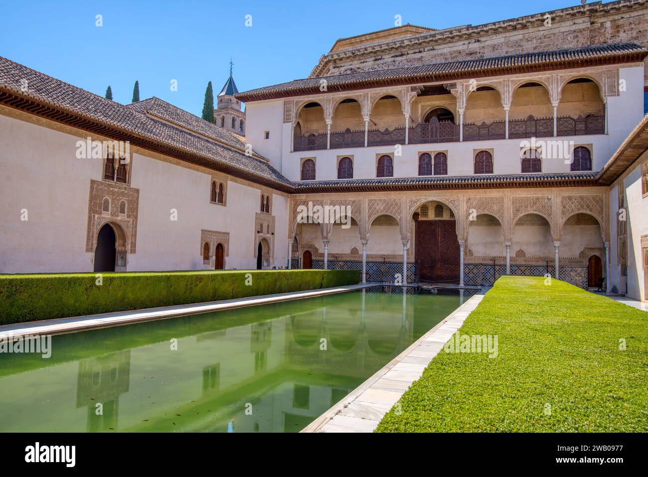 Patio de Camares piscina riflettente nel Palacios Nazaries dell'Alhambra di Granada Foto Stock