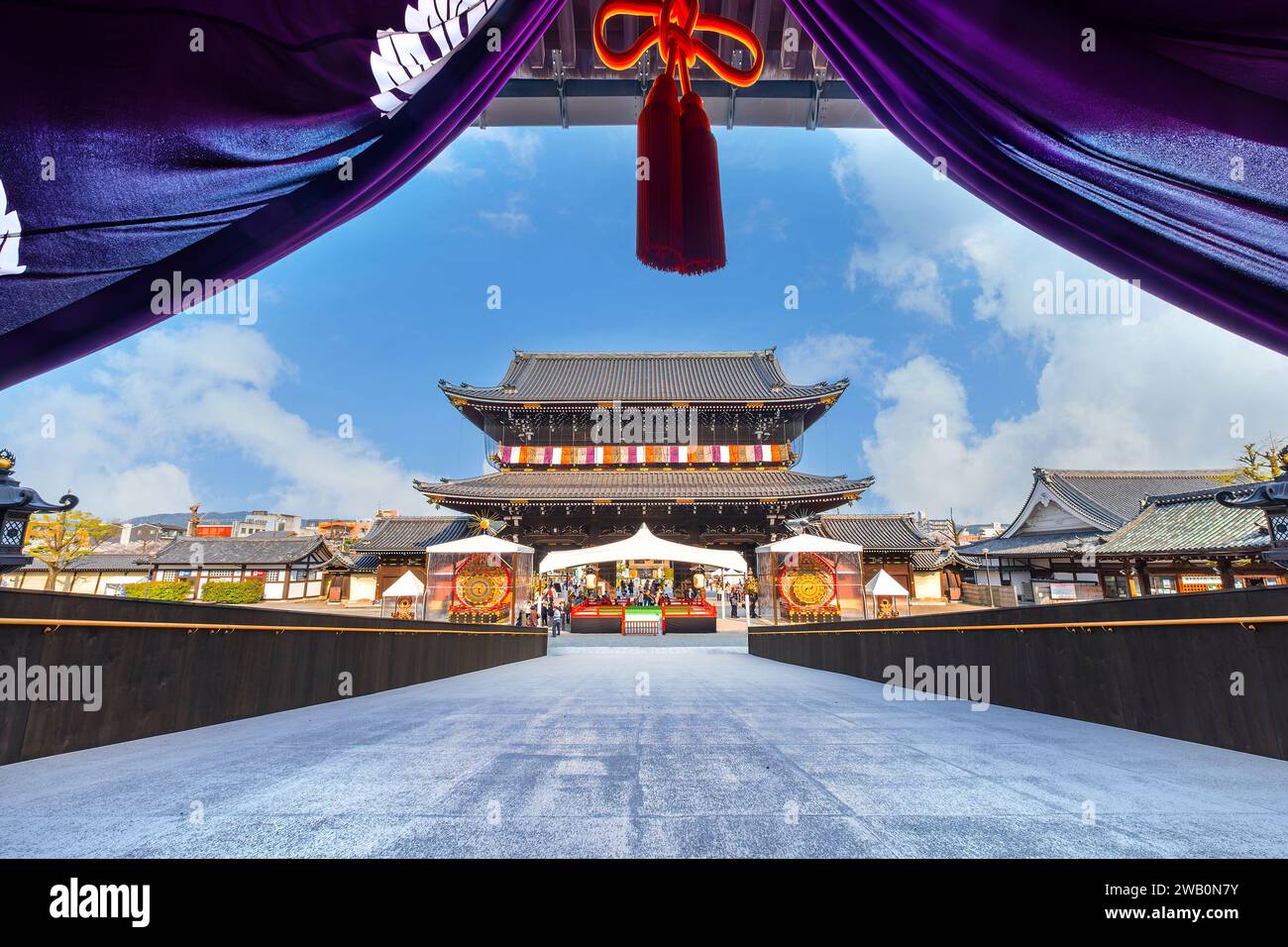 Kyoto, Giappone - marzo 30 2023: Tempio Higashi Honganji situato al centro di Kyoto, una delle due sotto-sette dominanti del Buddhismo Shin in in Giappone e dell'abr Foto Stock