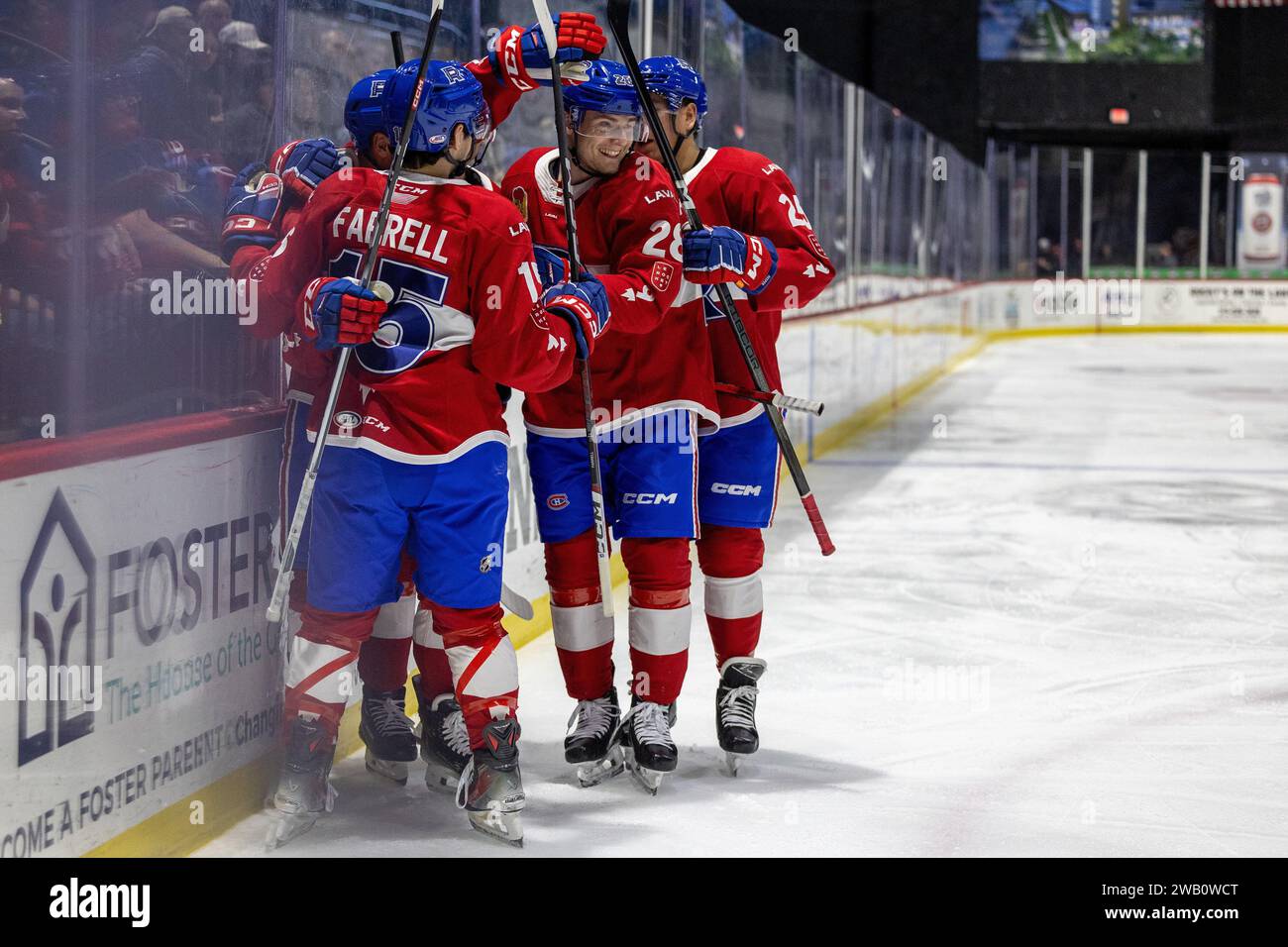 7 gennaio 2024: I giocatori dei Laval Rocket celebrano un gol nel primo periodo contro gli Utica Comets. Gli Utica Comets ospitarono i Laval Rocket in una partita della American Hockey League all'Adirondack Bank Center di Utica, New York. (Jonathan Tenca/CSM) Foto Stock