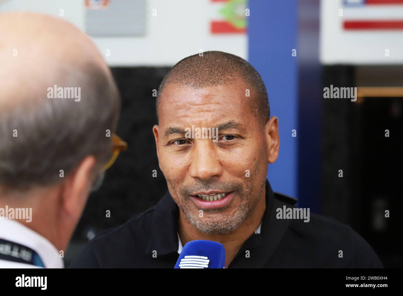 Rio De Janeiro, Brasile. 7 gennaio 2024. Mauro Silva, ex calciatore di calcio, saluta Mário Jorge Lobo Zagallo, durante la sua veglia presso la sede della Confederazione calcistica brasiliana - CBF, a barra da Tijuca, a ovest di Rio de Janeiro, questa domenica 7. Solo quattro volte campione del mondo di calcio, Zagallo è morto all'età di 92 anni a causa di un guasto multiorgano, nella notte di venerdì scorso 5 gennaio 2024. Credito: Brazil Photo Press/Alamy Live News Foto Stock