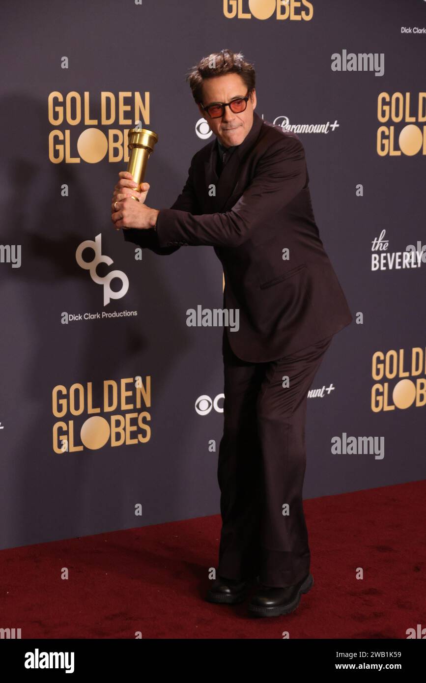 Beverly Hills, USA. 7 gennaio 2024. Robert Downey Jr., vincitore del premio "Best Performance by a male Actor in a Supporting Role in Any Motion Picture Award" per "Oppenheimer", si pone nella sala stampa durante il 81° Golden Globe Awards annuale al Beverly Hilton il 7 gennaio 2024 a Beverly Hills, California. Foto: Crash/imageSPACE/Sipa USA credito: SIPA USA/Alamy Live News Foto Stock