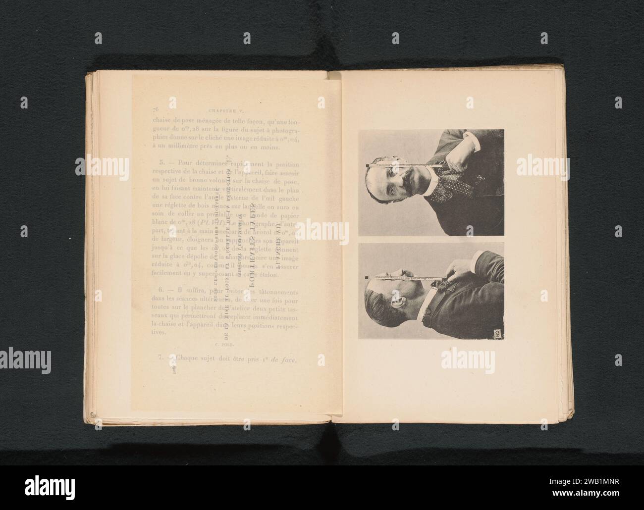 Due ritratti giudiziari di un uomo ignoto, service d'Identification de la préfecture de Police de Paris, c. 1885 - in o prima del 1890 carta fotomeccanica collotipo persone storiche. diritto e giurisprudenza Foto Stock