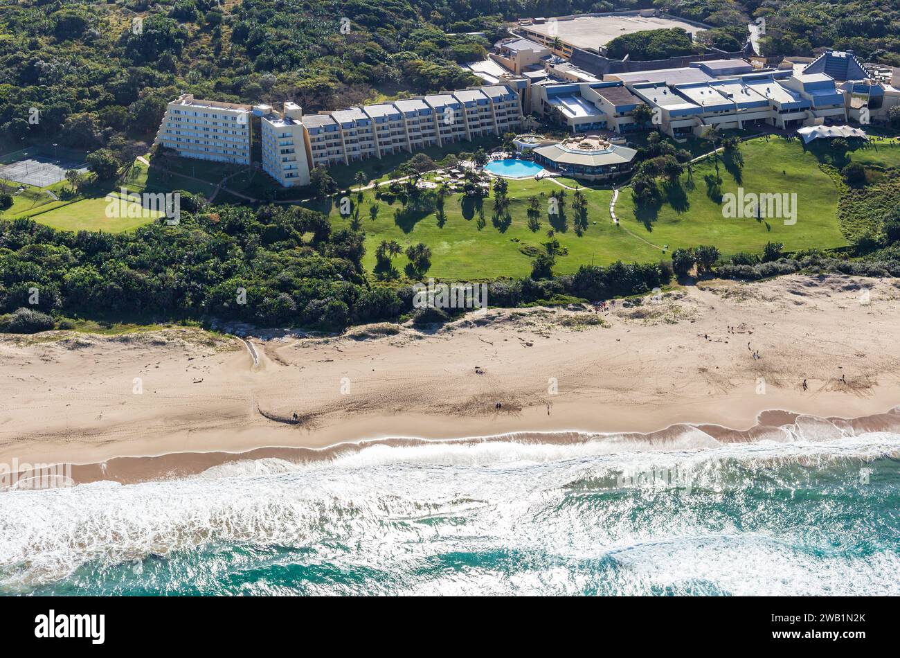 Il Wild Coast Sun Resort si trova subito all'interno del Capo Orientale, ad appena un chilometro dal confine Natal Kwa-Zulu. Foto Stock