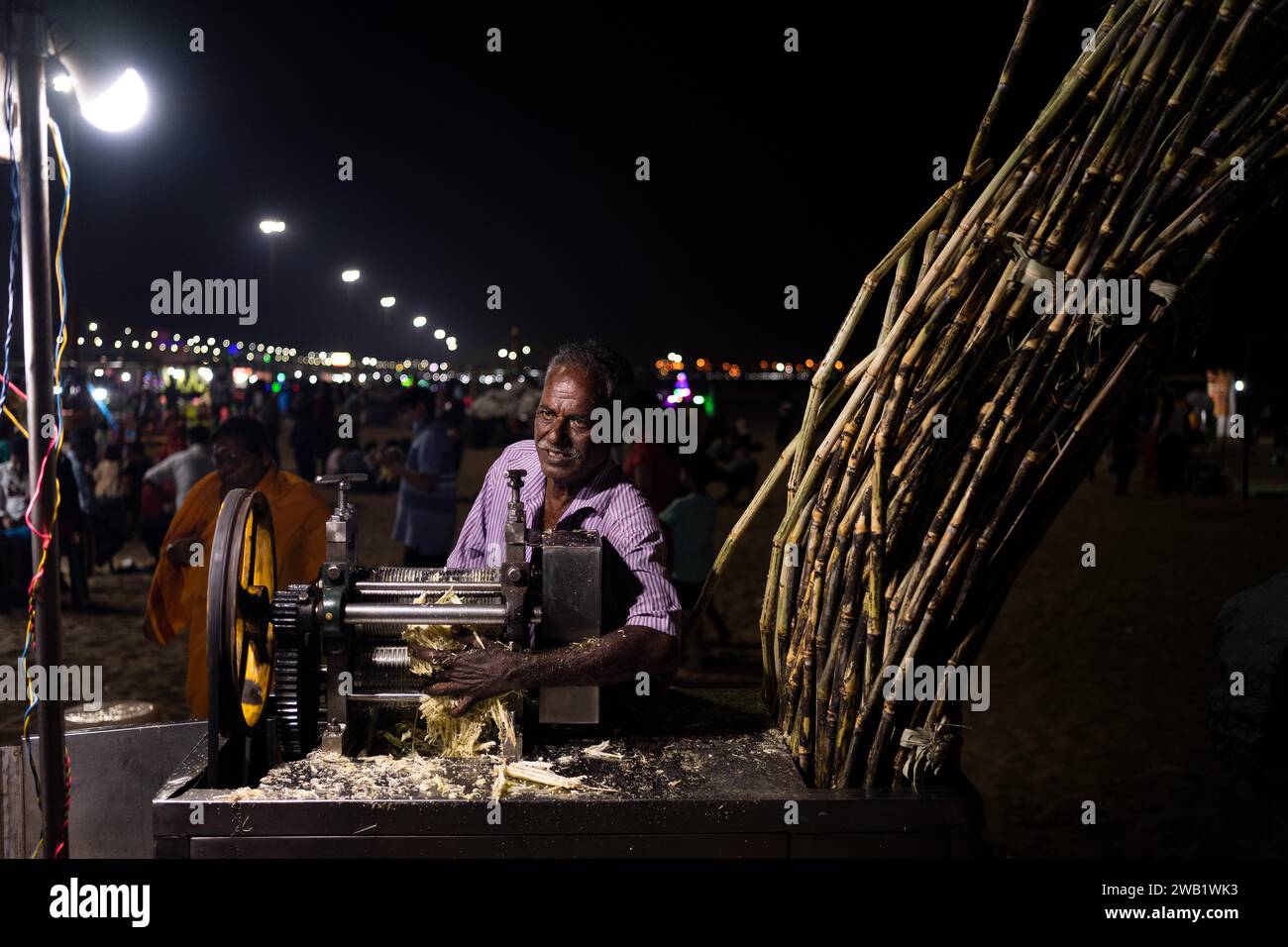 Venditore di canna da zucchero, Marina Beach, Chennai, Tamil Nadu, India Foto Stock
