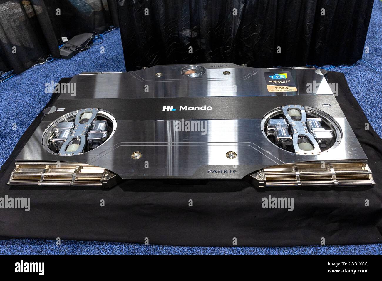 Las Vegas, Stati Uniti. 7 gennaio 2024. HL mando's Parking robot è in mostra durante i Media Days CES 2024 al Mandalay Bay di Las Vegas, Nevada, il 7 gennaio 2024. (Travis P Ball/Sipa USA) credito: SIPA USA/Alamy Live News Foto Stock
