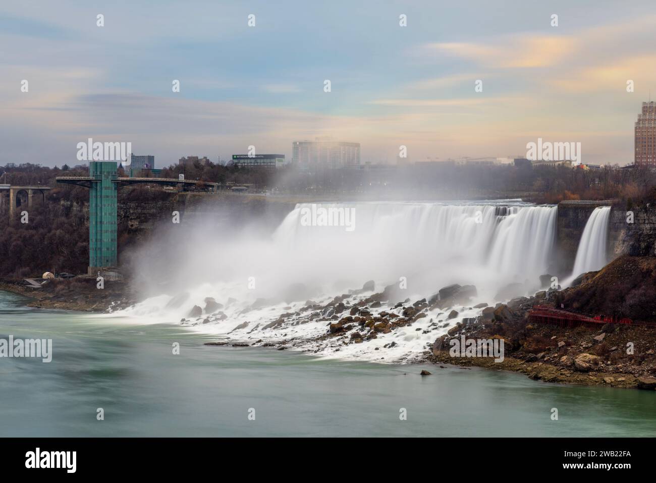 Le cascate del Niagara, Ontario, Canada, sono un sito patrimonio dell'umanità dell'UNESCO e una delle destinazioni turistiche più popolari al mondo. Foto Stock