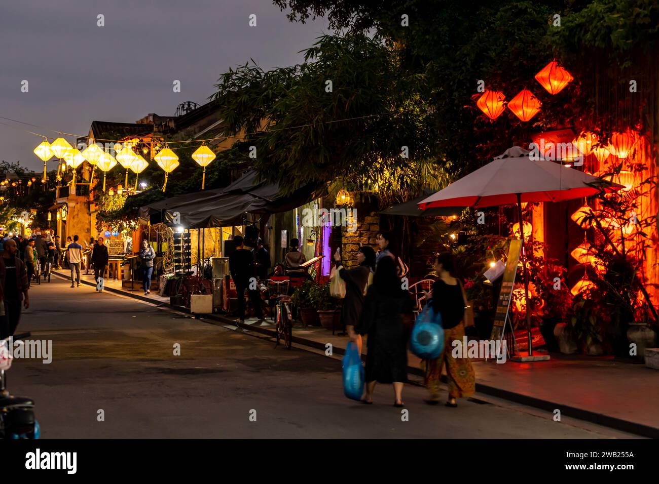 La città vecchia di Hoi An con le lanterne tradizionali Foto Stock