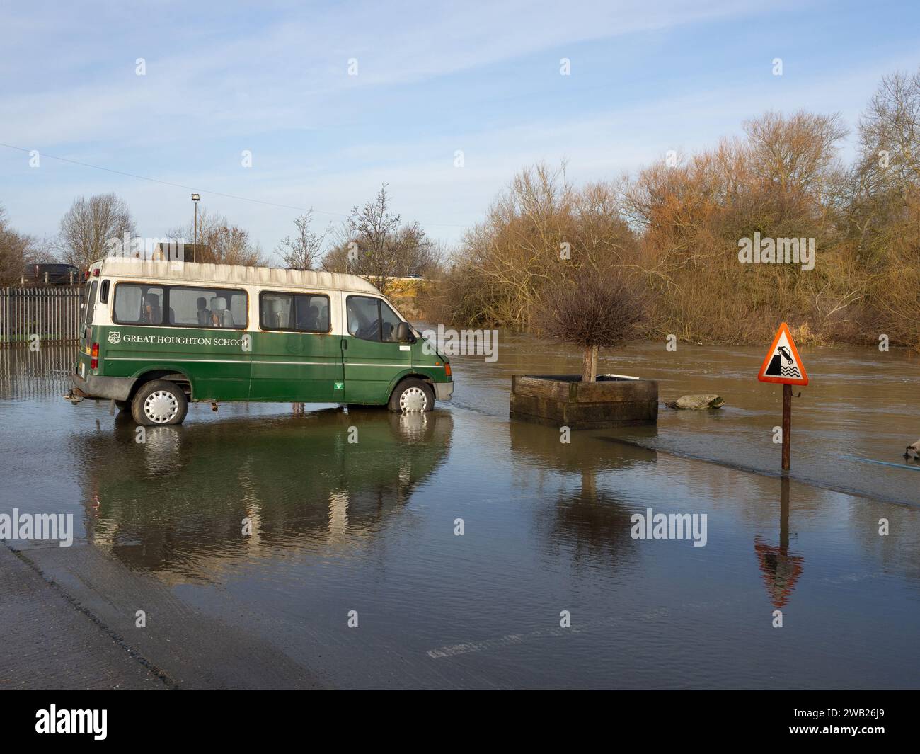 Inondazioni a Billing, Northampton, mentre il fiume Nene fa scoppiare le sue rive dopo Storm Henk Foto Stock