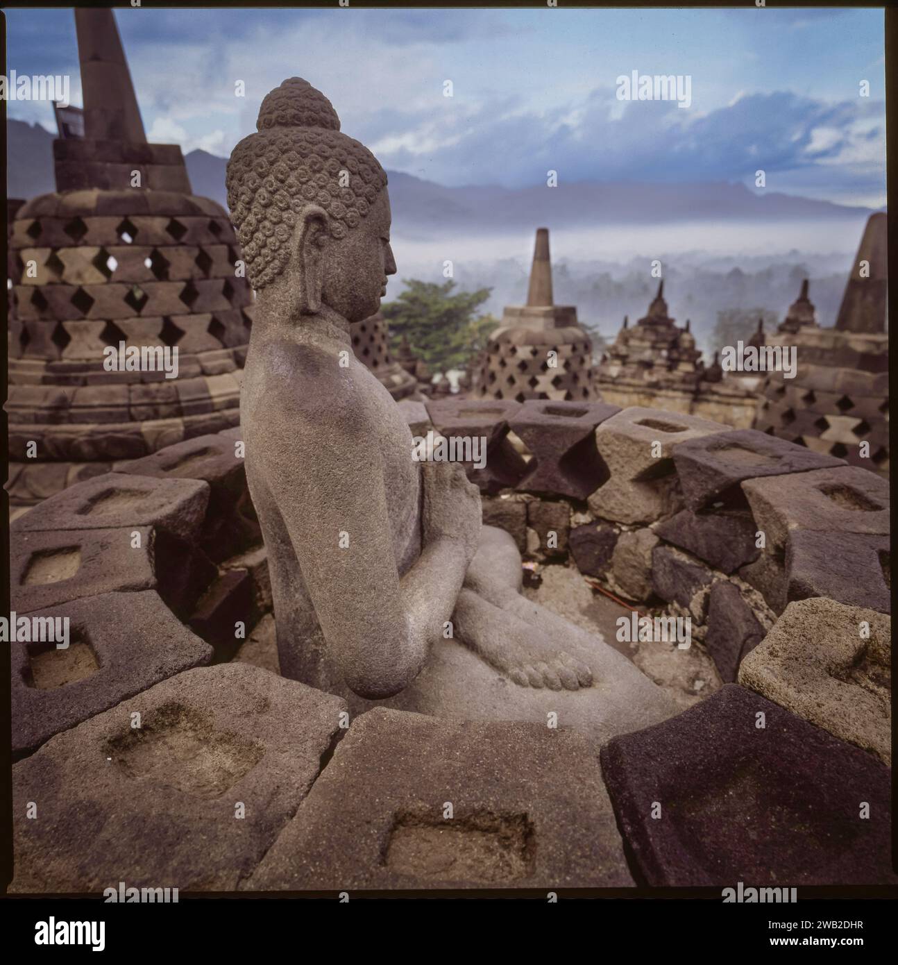 Indonesia, Yogyakarta. Borobudur stupas. Foto Stock