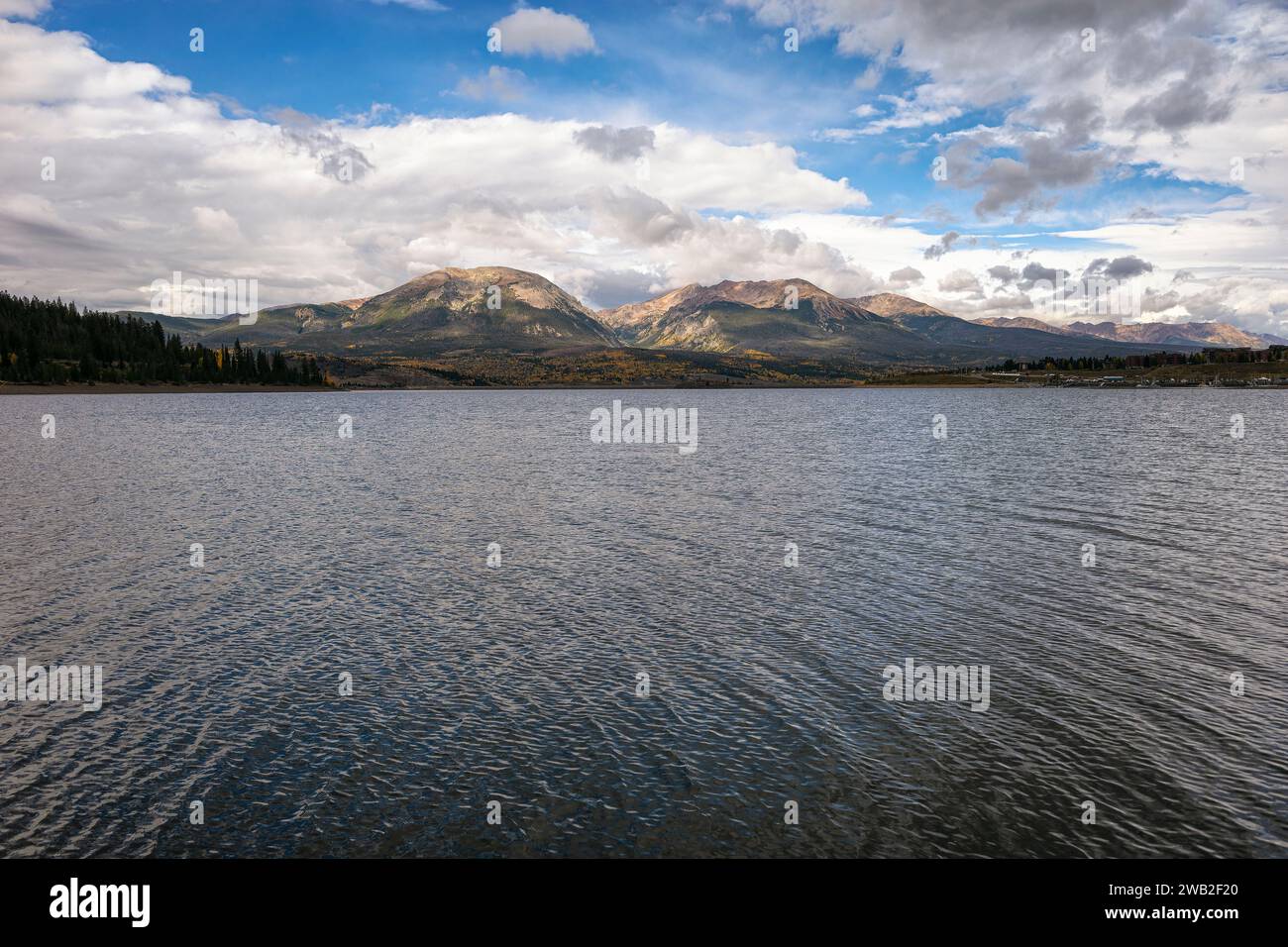 Bacino idrico di Dillon con Buffalo Mountain, Colorado Foto Stock