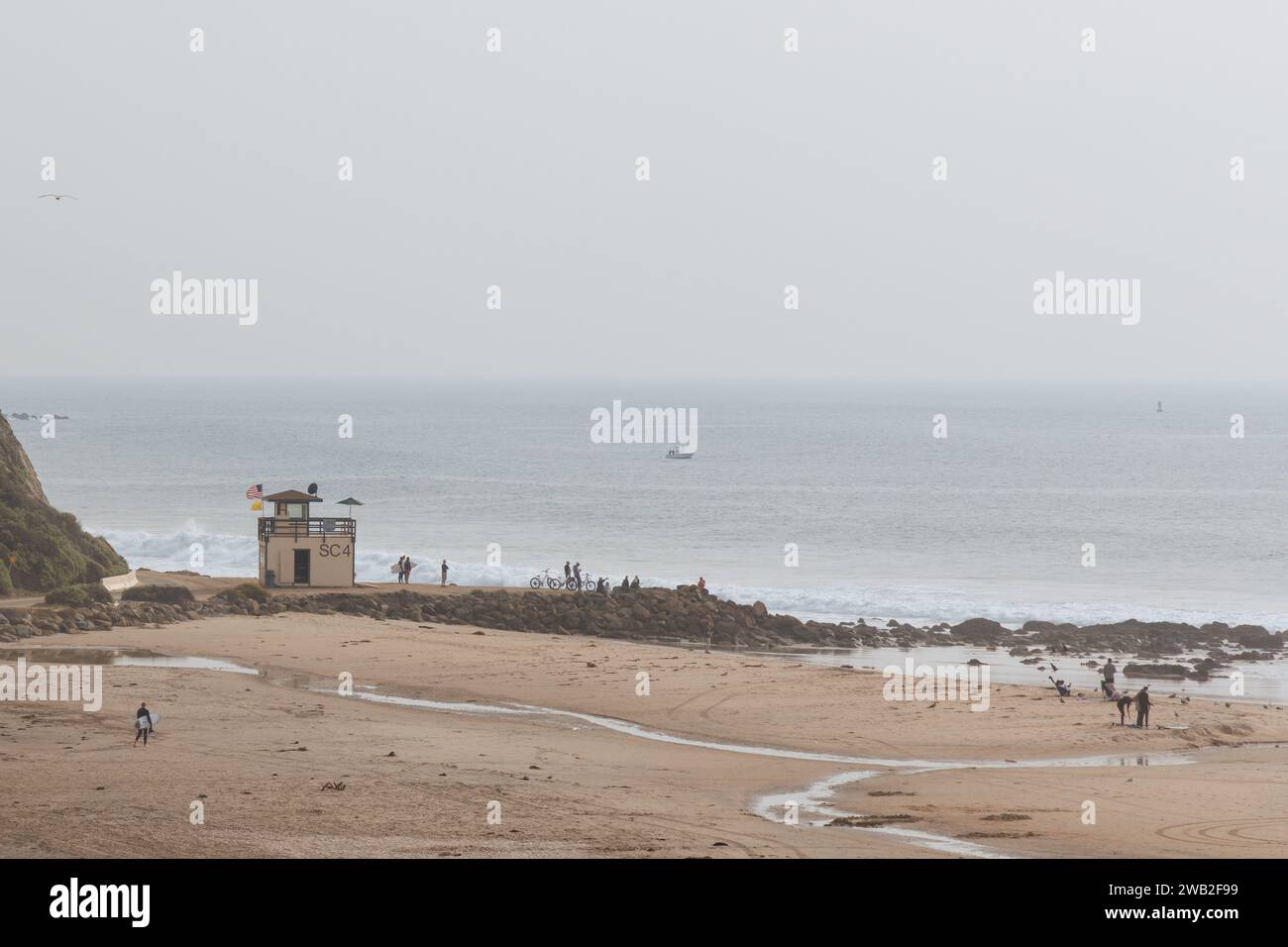 Gli spettatori potranno fare surf durante la grande marea a Salt Creek Foto Stock