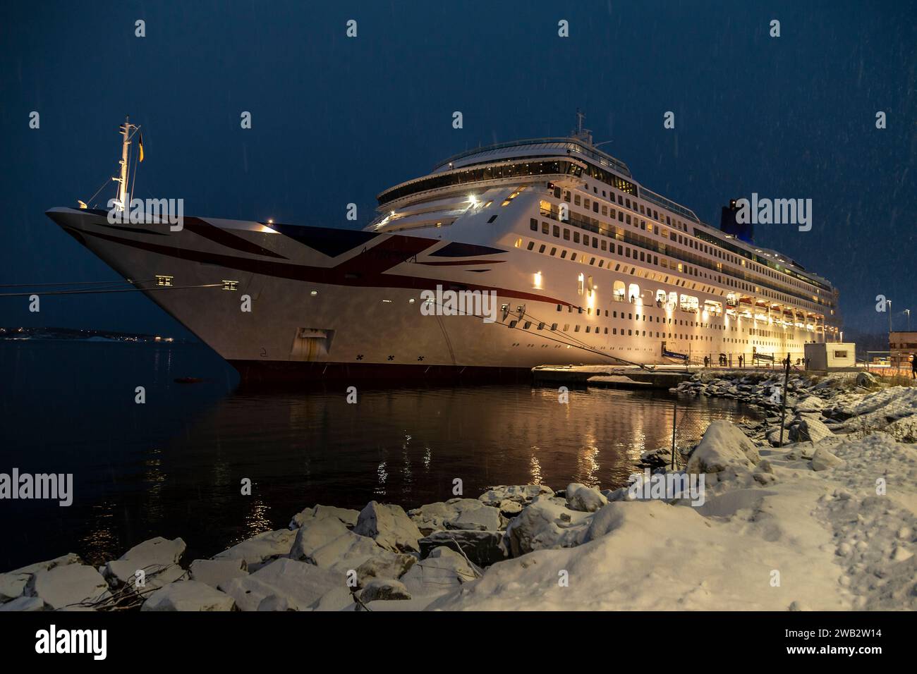 P & o Aurora ormeggiata in alta, Norvegia, con la sua crociera natalizia 2023. Foto Stock