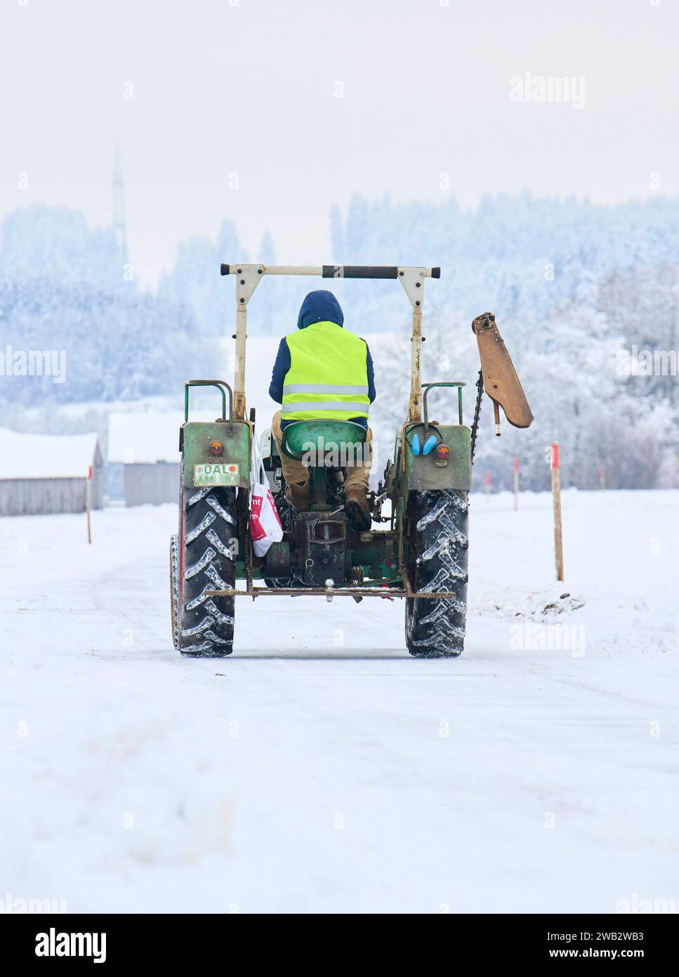 Gli agricoltori manifestano per le sovvenzioni al gasolio e l'esenzione fiscale per i veicoli agricoli in agricoltura a Marktoberdorf, Germania, 8 gennaio 2024. Foto Stock