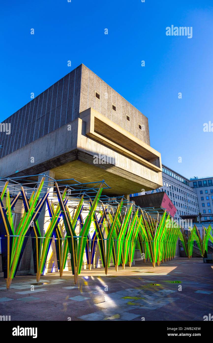 Installazione The Hop' by Jyll Bradley all'esterno della Hayward Gallery, Londra, Inghilterra Foto Stock