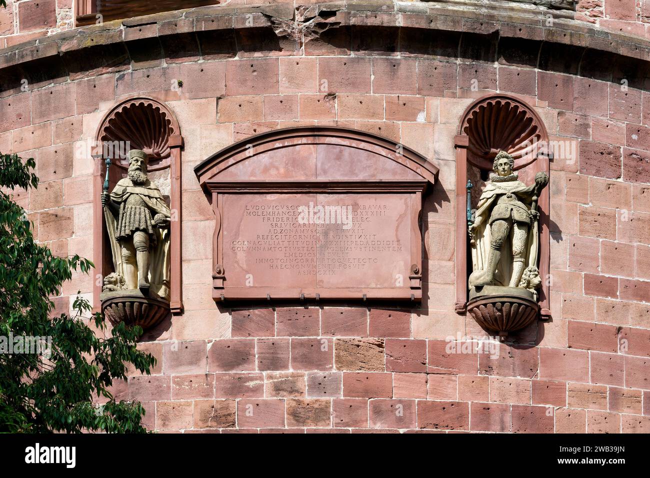 Castello di Heidelberg, statue di Luigi V e Federico V conte palatino del Reno sulla Torre del grasso, Heidelberg, Baden Wurttemberg, Germania Foto Stock