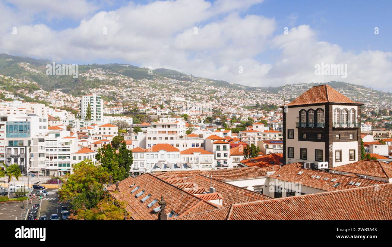 Funchal Vista dal tetto della Chiesa di San Giovanni Evangelista del Collegio di Funchal Praca do Municipio Funchal Madeira Portogallo Europa Foto Stock