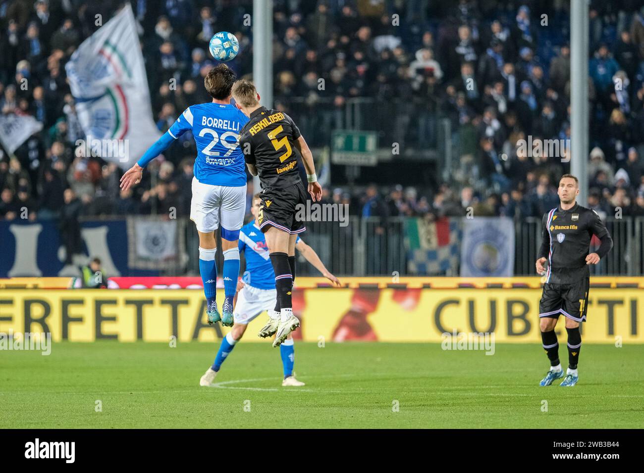 Gennaro Borrelli del Brescia calcio FC e Kristoffer Askildsen della U.C. Sampdoriaduring della partita di campionato italiano di serie B tra Brescia C. Foto Stock