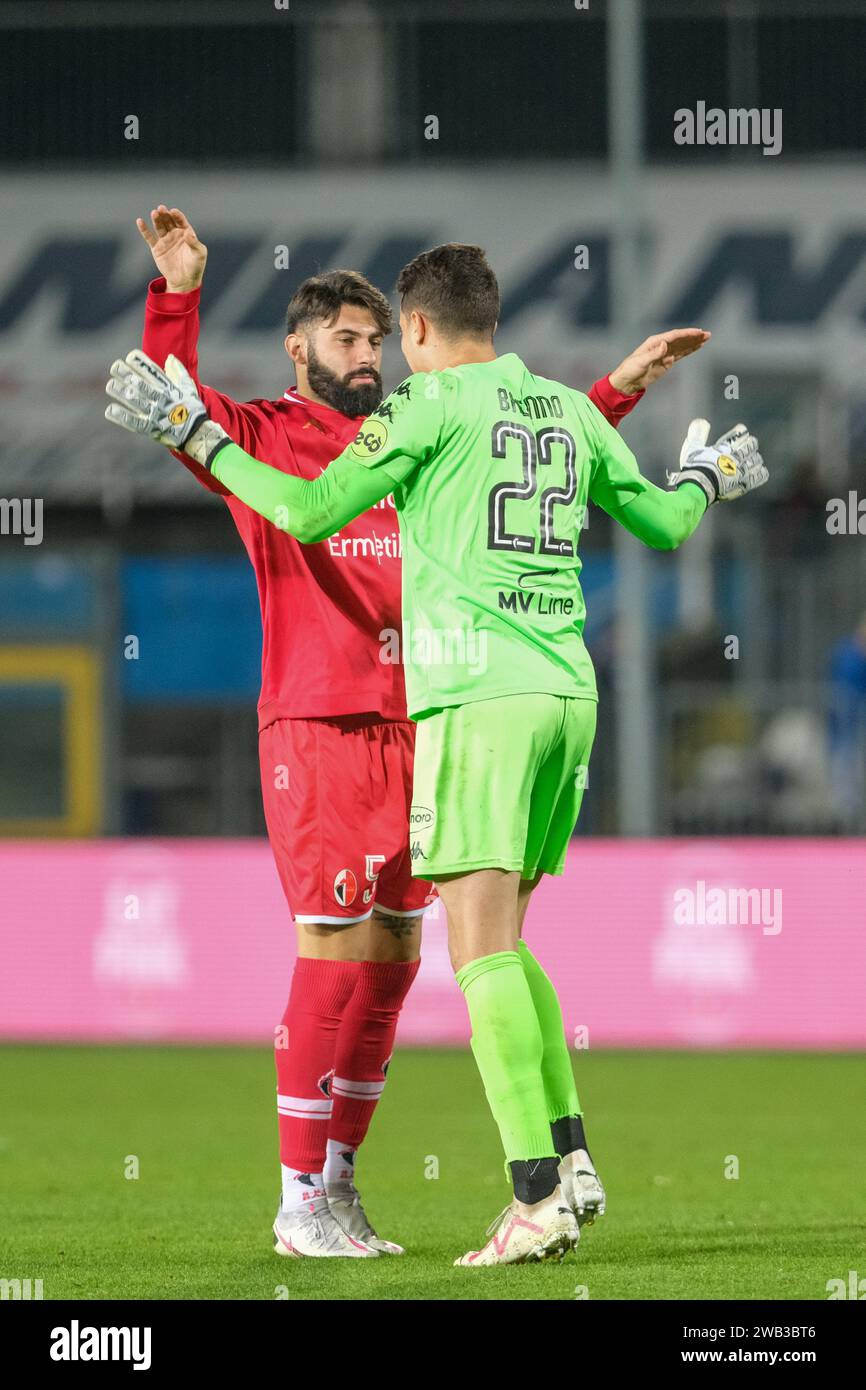 Emmanuele Matino della SSC Bari celebra la vittoria del campionato italiano di serie B tra Brescia calcio e SSC Bari a Mario riga Foto Stock