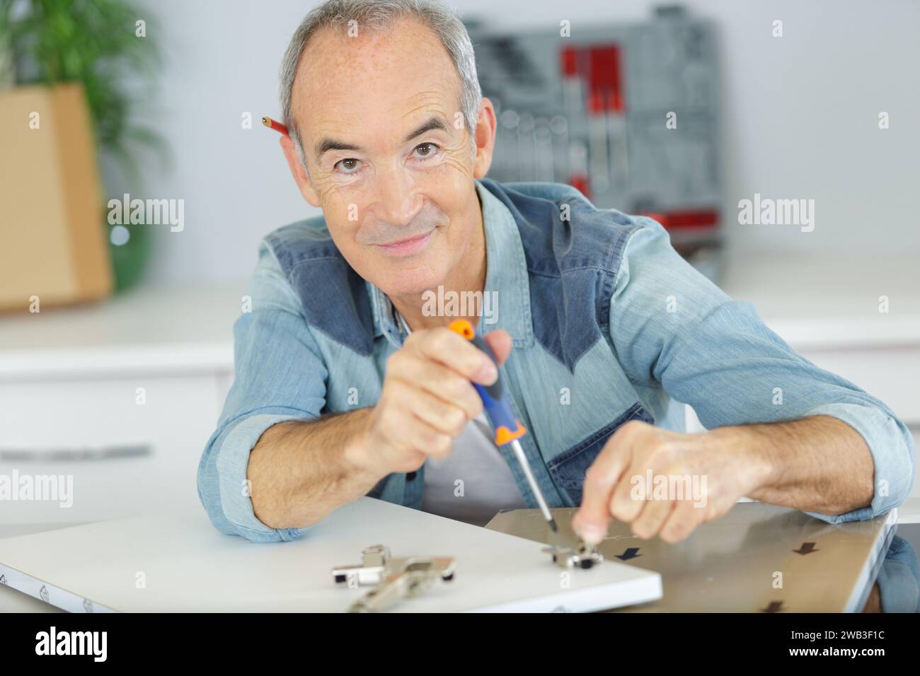 viti di serraggio per falegname soddisfatte dal senior Foto Stock
