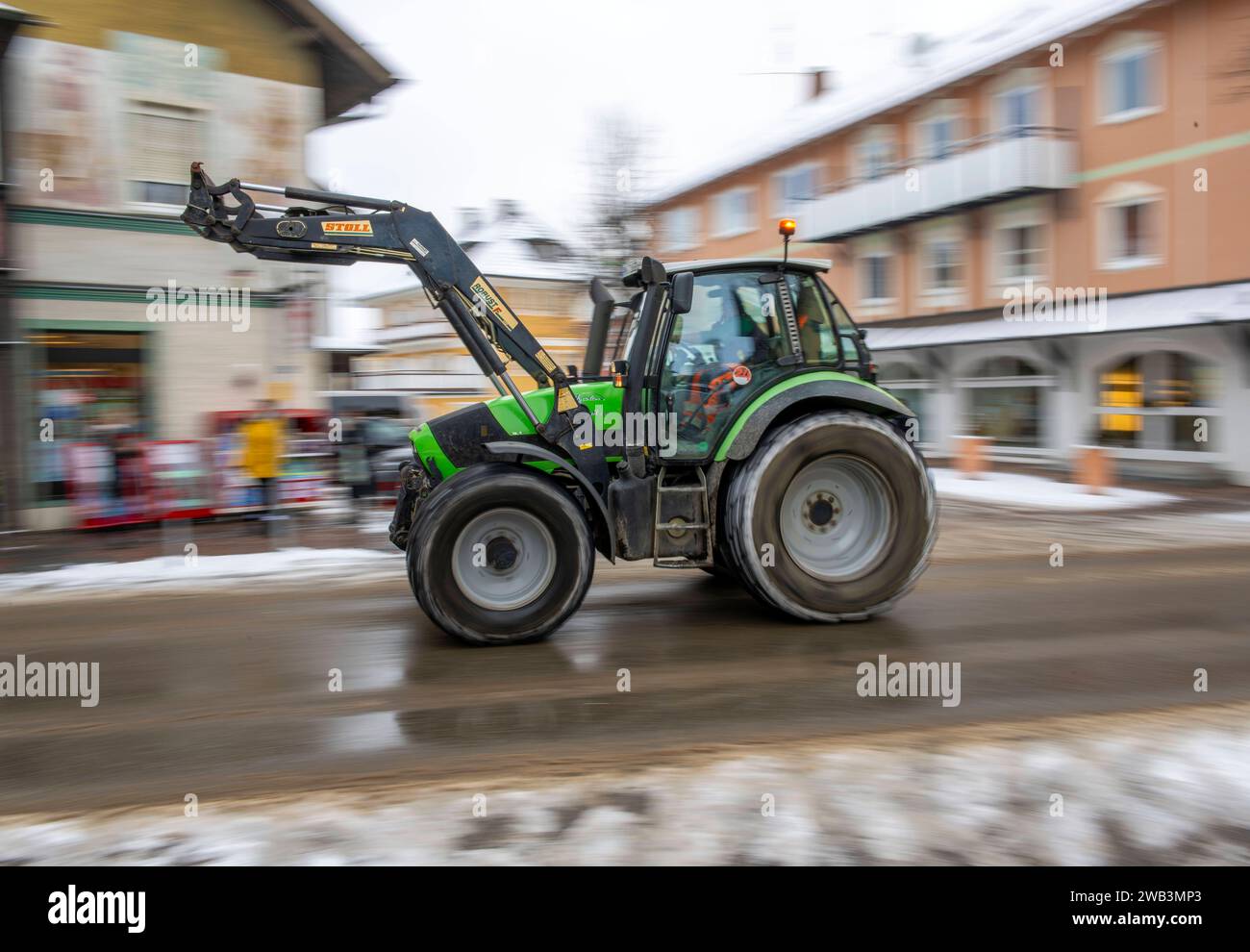 08.06.2024, Bad Unterallgäu im Wörishofen, Großer Bauernstreik AM 8,1.2024, Landwirte fahren mit ihren Traktoren durch die Kneippstadt. 08.01.2024, Bauernstreik 08.01.2024, Bauernstreik **** 08 06 2024, Bad Unterallgäu a Wörishofen, i grandi agricoltori sciopero 8 1 2024, gli agricoltori attraversano la città di Kneipp con i loro trattori 08 01 2024, gli agricoltori sciopero 08 01 2024, sciopero degli agricoltori Foto Stock