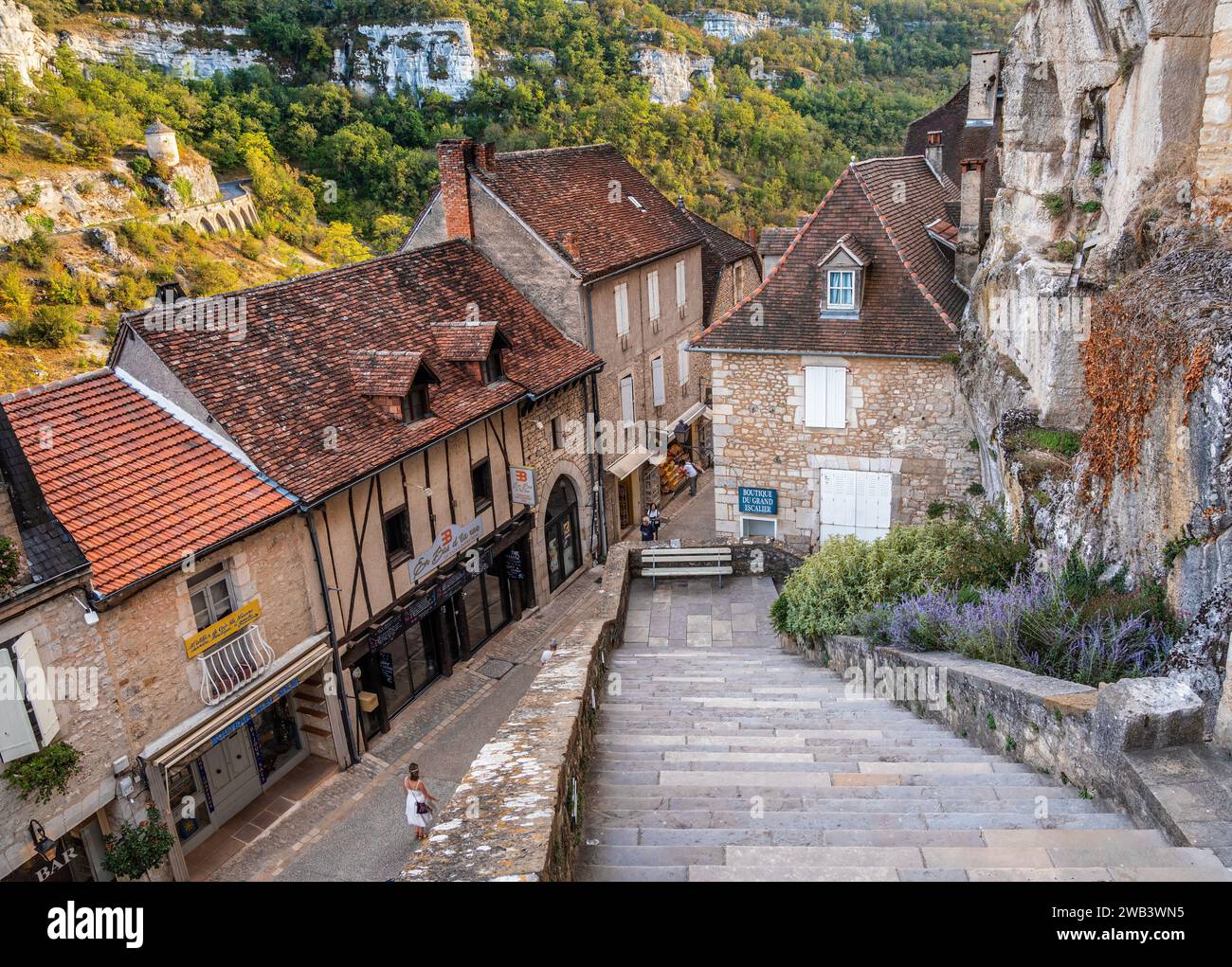 Rocamadour, Francia - 13 ottobre 2023: Rocamadour è un comune francese situato nel dipartimento di Lot nella regione dell'Occitania e meta di pellegrinaggio per il Foto Stock